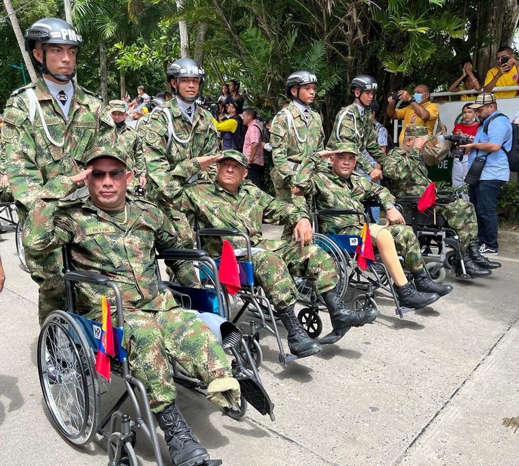 Con desfile militar y policial, autoridades de Córdoba. Foto: Cortesía Ejército.