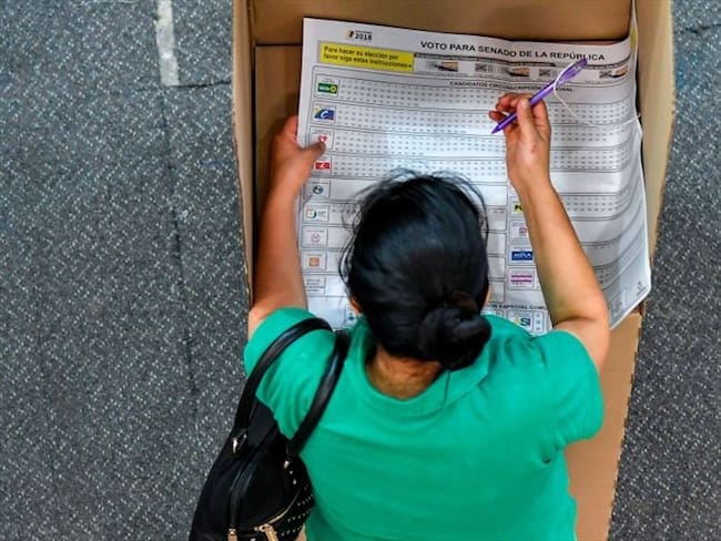 A la fecha, se han validado 1.836 listas de jóvenes independientes conformadas por 11.919 candidatos en las que se encuentran 5.900 mujeres y 6.019 hombres. Foto: Getty Images / LUIS ROBAYO