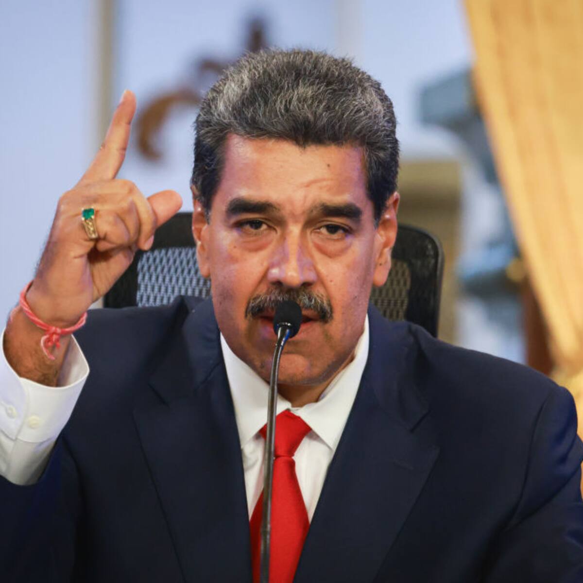 Exembajador de EEUU Charles Shapiro no descarta que FFMM en Venezuela facilitaran captura de Maduro