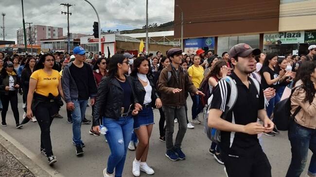 En medio de la lluvia se adelantaron las manifestaciones. . Foto: W (referencia)