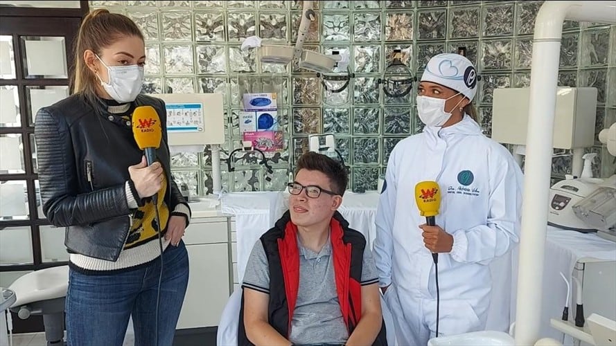 Gracias a la solidaridad de una gran odontóloga, Patricia Uribe, por fin vuelve a sonreír y dejar atrás parte de sus complejos y depresión. Foto: Soluciones W