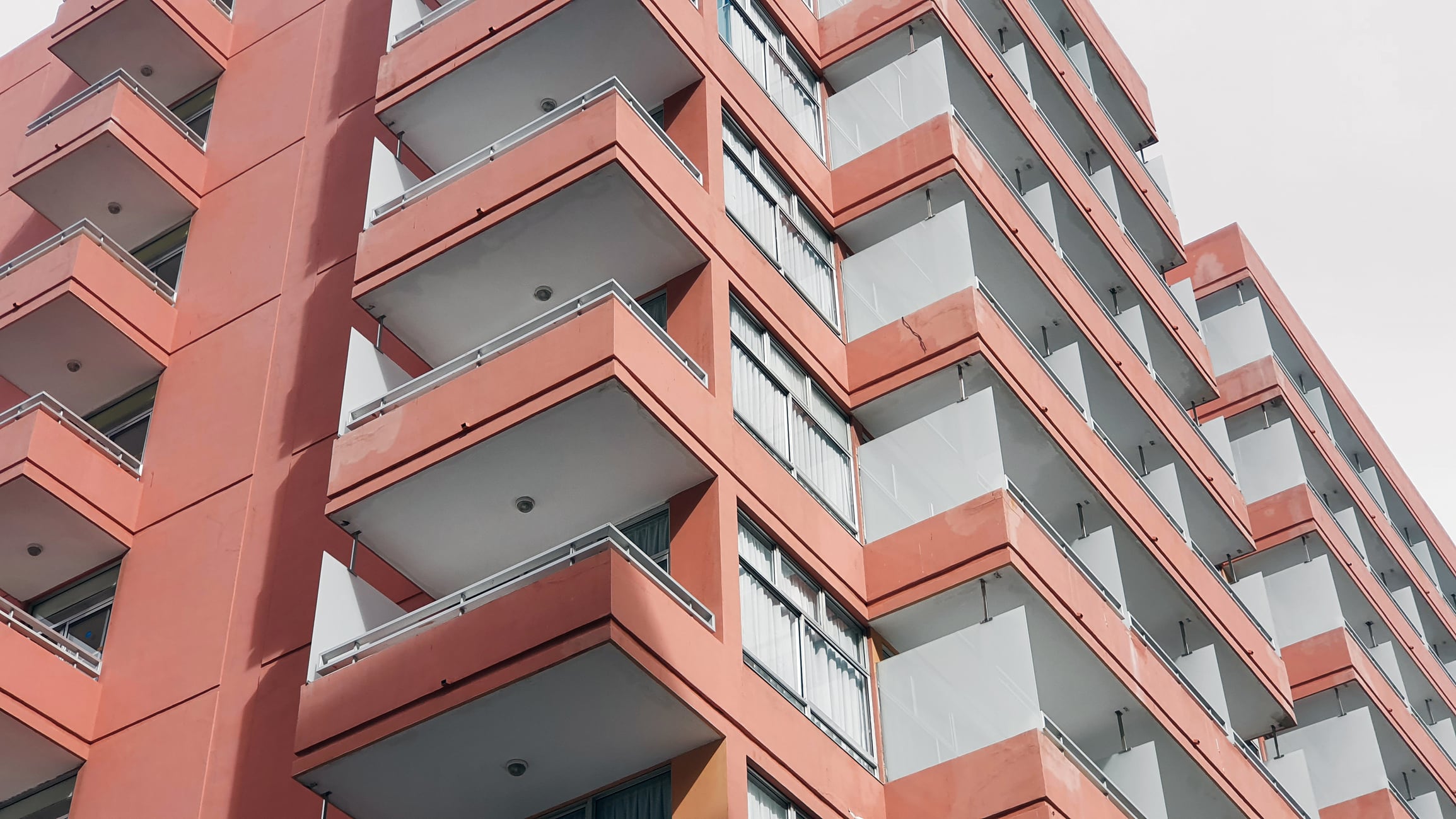 Apartamento con varios pisos desde el exterior (Getty Images)