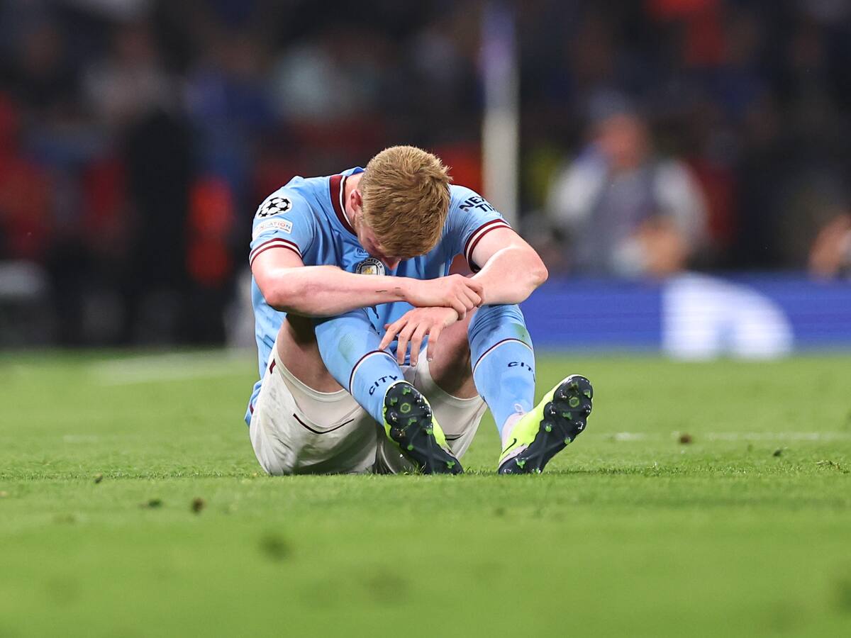 Se repite la historia: De Bruyne se retira lesionado en la final de la Champions