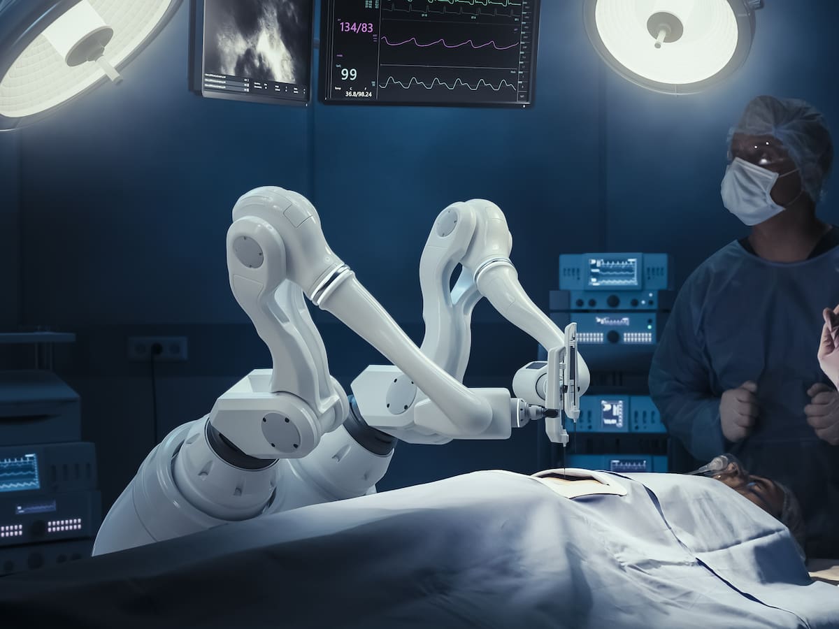 Ventajas y desventajas de la cirugía robótica, según experto