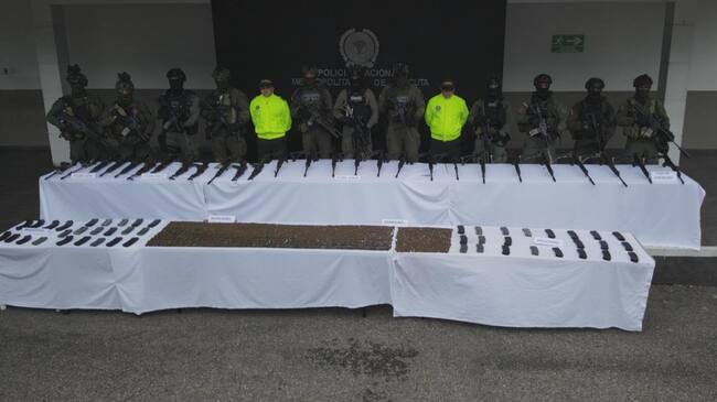 Autoridades lograron la incautación de 27 fusiles pertenecientes al Clan del Golfo. / Foto: MECUC.