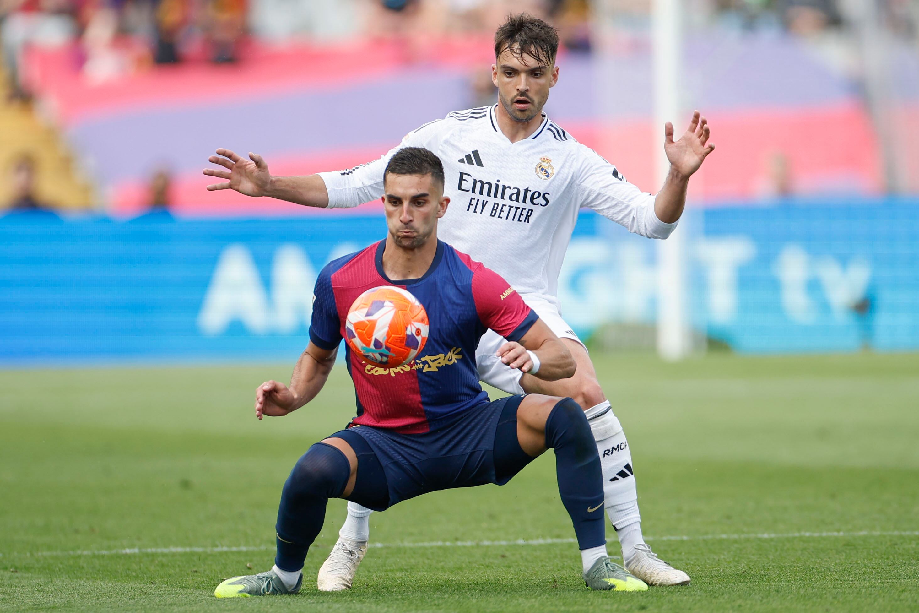 Raúl Asencio (uniforme blanco) fue procesado por compartir vídeos sexuales de una mejor. Foto: EFE/ Alberto Estevez