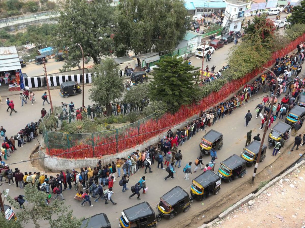 Más de 100 muertos por una estampida en un acto religioso en la India