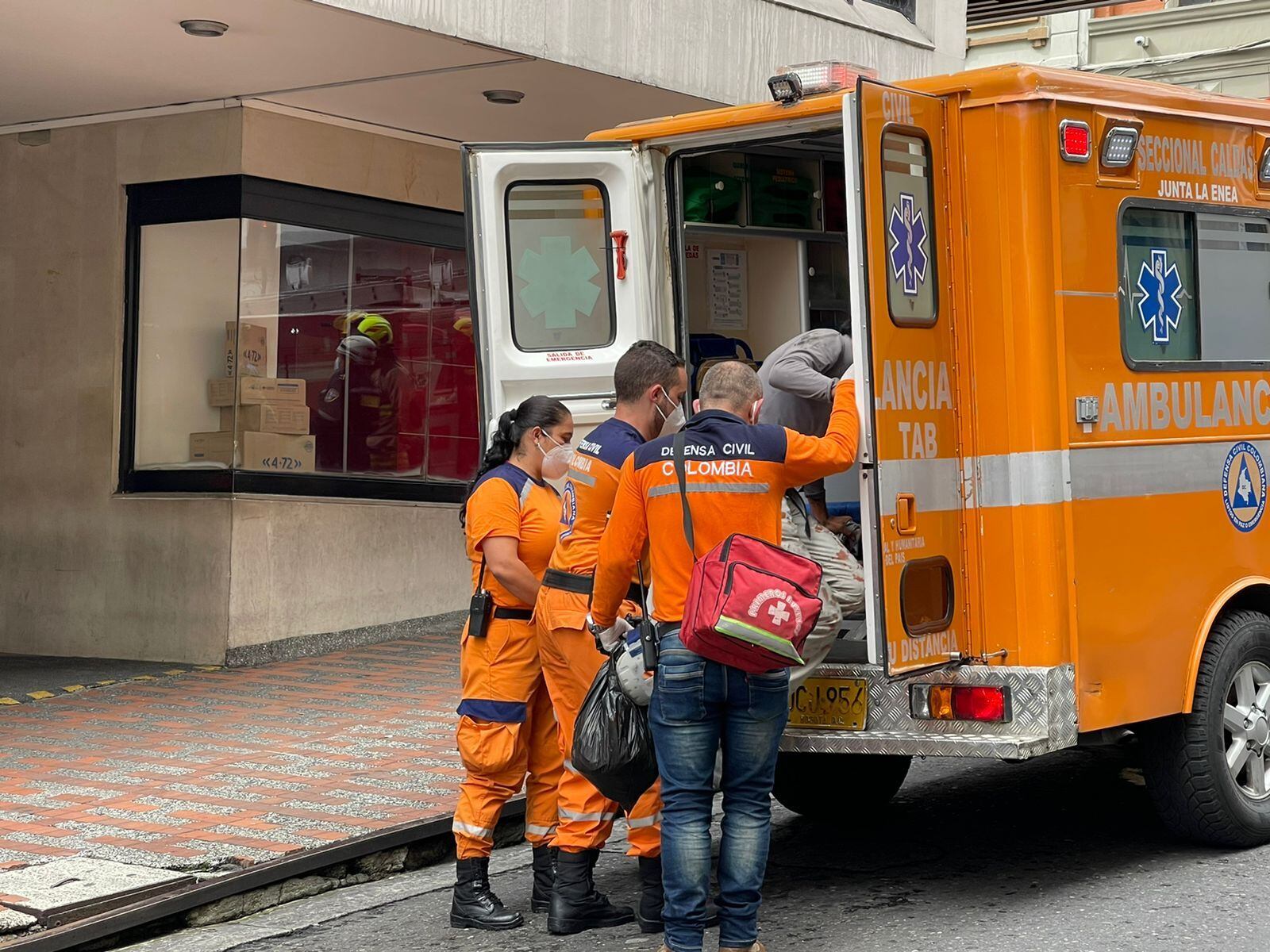 Obreros se salvaron de caer al vacío. Crédito: W Radio.