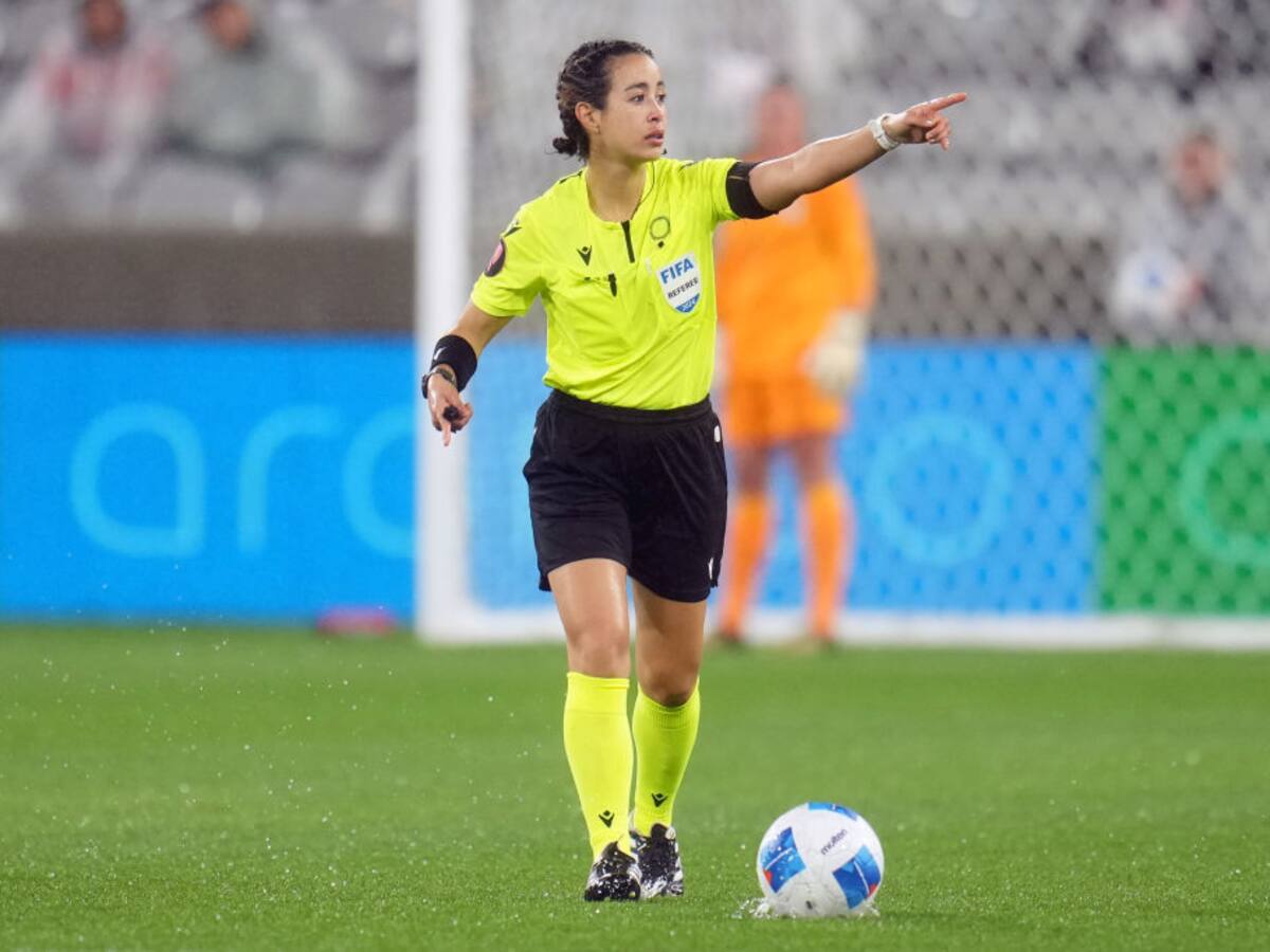 Katia García es la primera mujer en pitar un partido del fútbol mexicano