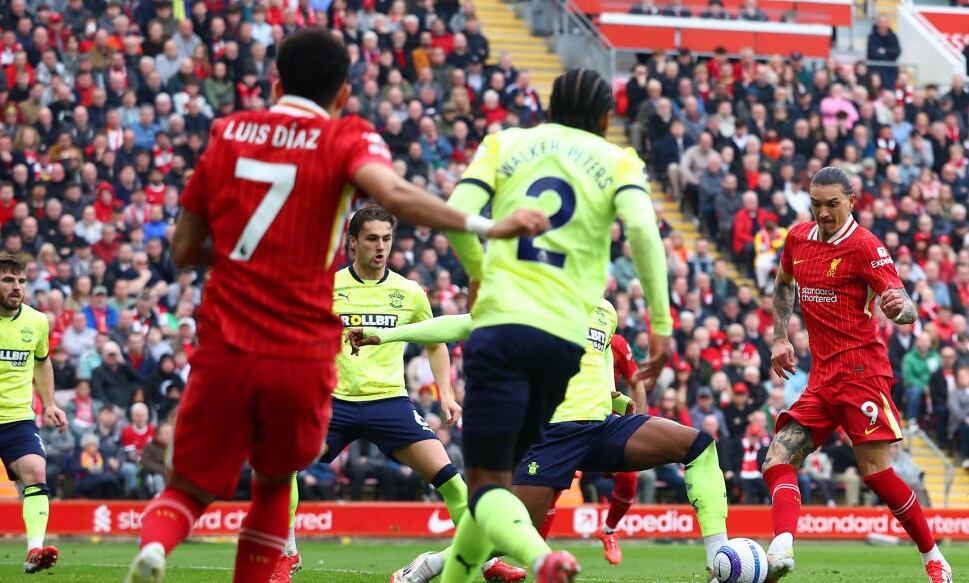 Luis Díaz asiste a Darwin Núñez en triunfo del Liverpool / Getty Images