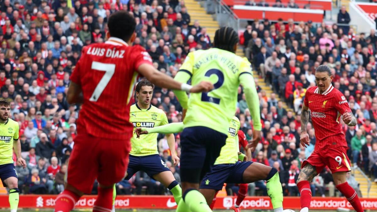 Liverpool venció 3-1 al Southampton y se acerca cada vez más al título de Premier League