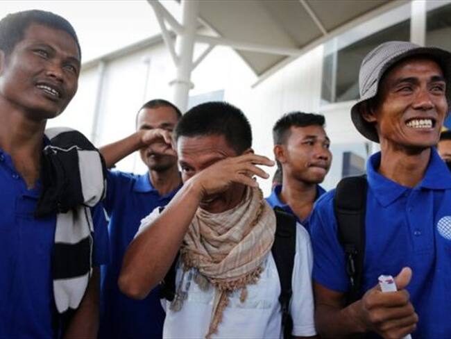 Los marineros, incluido Arnel Balbero (a la derecha), volaron a Kenia tras ser liberados. Foto: BBC Mundo