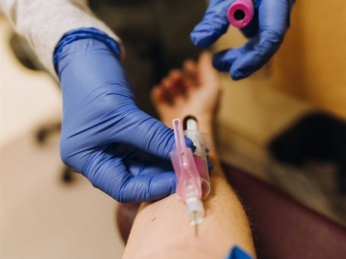 Tratamiento de plasma de convaleciente reduciría el tiempo de hospitalización