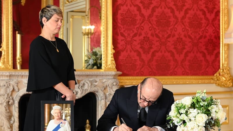 Verónica Alcocer y Álvaro Leyva asistirán al funeral de Estado de la reina Isabel II