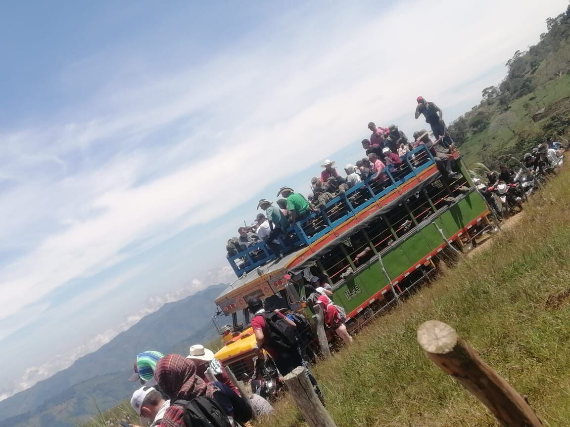 Soldados transportados en Chivas en Campamento, Antioquia. Foto: Suministrada
