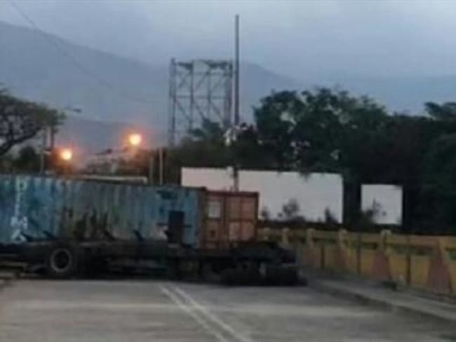 Un nuevo contenedor fue instalado en el puente internacional Simón Bolívar, que comunica a Cúcuta con San Antonio del Táchira, durante este miércoles 27 de febrero. Foto: Claudia Páez (cortesía)