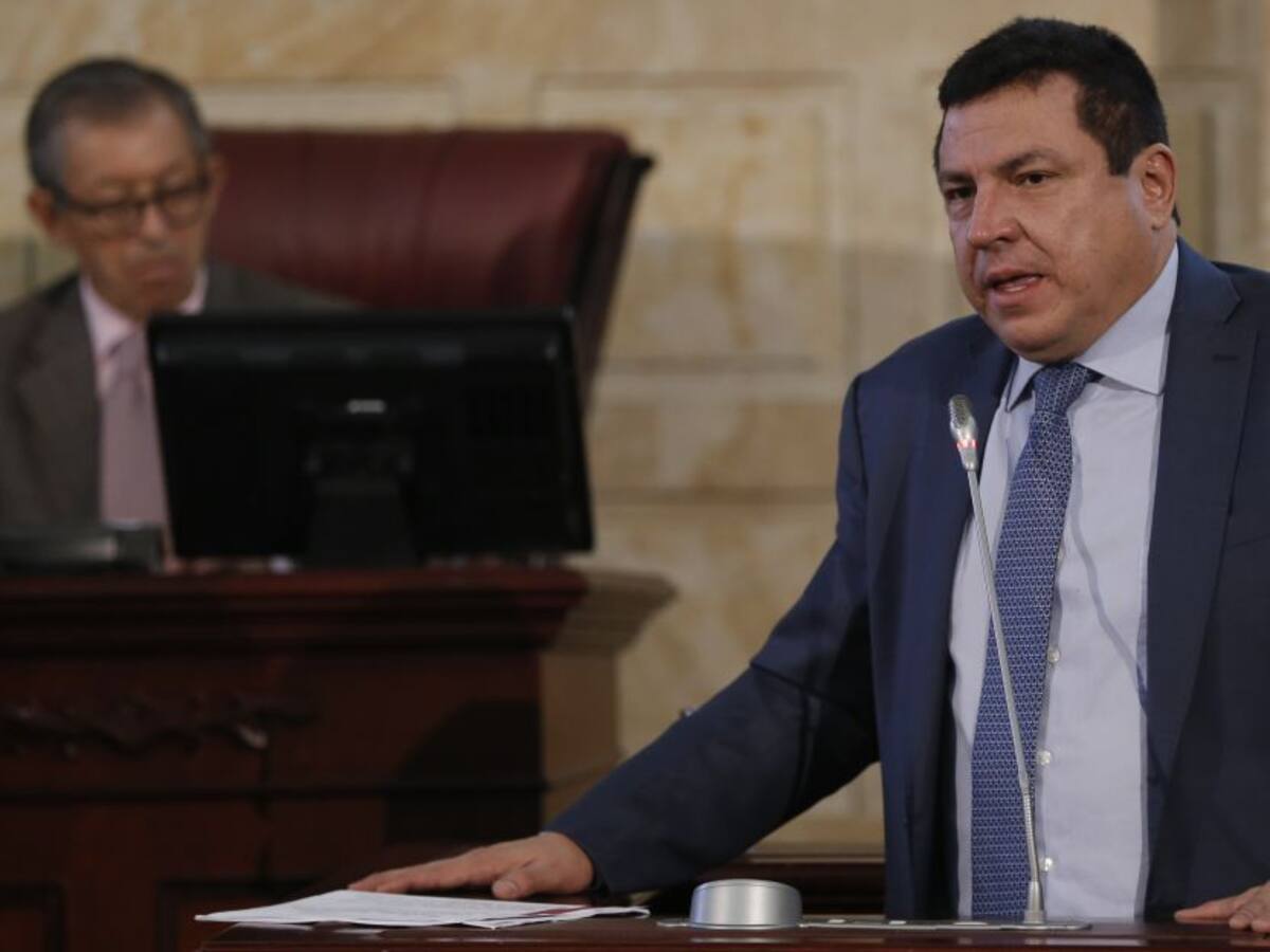 Pinto radicó ponencia de “mini” reforma laboral: recargo del 100% será progresivo y más cambios