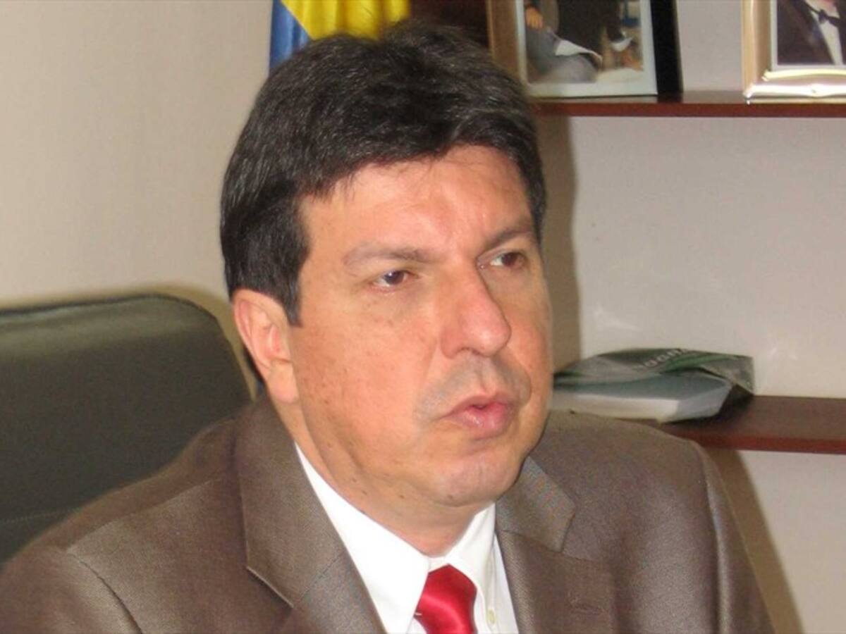 Exembajador investigado por carrusel de contratos busca preacuerdo