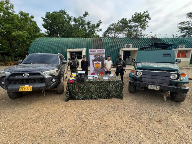 En Tibú, incautan un vehículo modificado que se asemeja una tanqueta de la fuerza pública. / Foto: Cortesía.