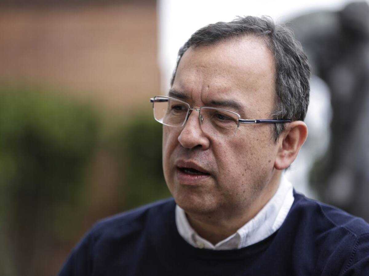 Que alguien esté en el empalme no quiere decir que haga parte del gobierno: Prada