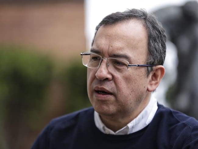 Que alguien esté en el empalme no quiere decir que haga parte del gobierno: Alfonso Prada