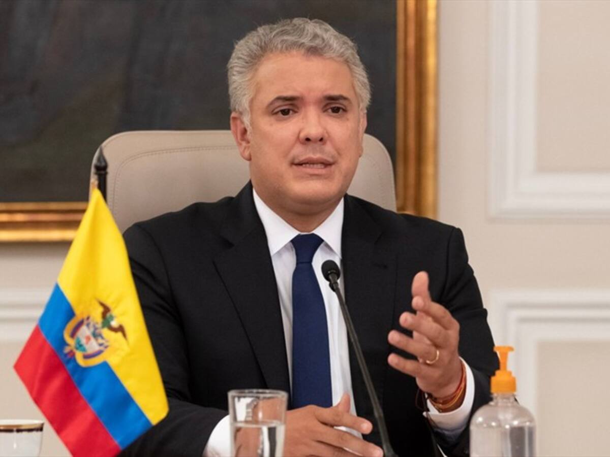 Duque pide al MinHacienda un nuevo texto de reforma tributaria concertada con los partidos