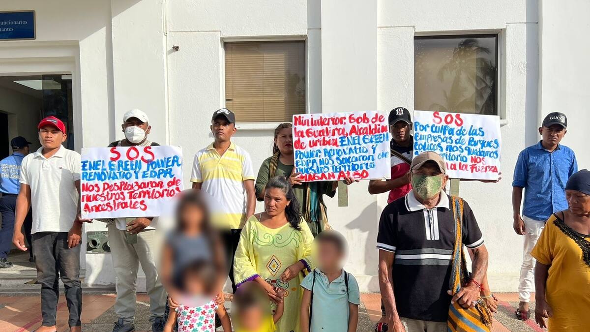 Familias indígenas llevan más de una semana viviendo en la intemperie en Uribia