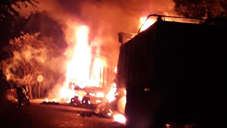 Camiones incinerados Antioquia. Foto: Cortesía