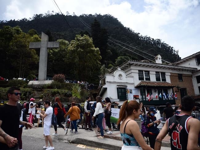 Más de 35.000 personas visitaron el cerro de Monserrate este viernes. Foto: Colprensa