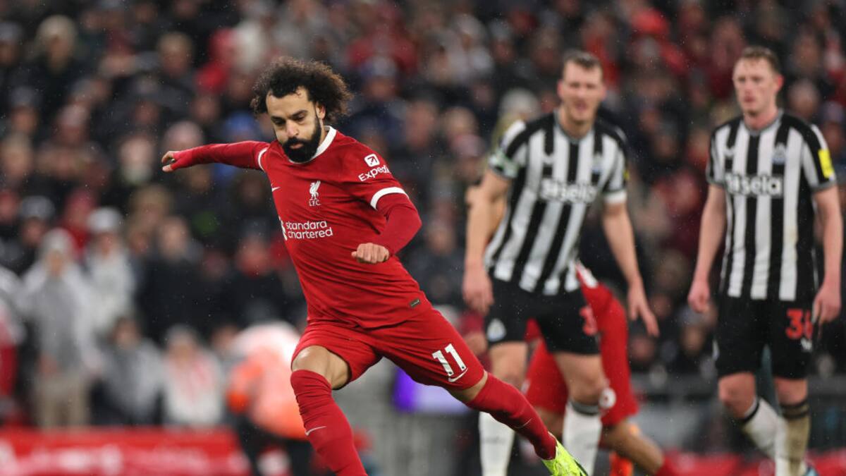 El Liverpool le ganó 4-2 al Newcastle y reforzó su liderato