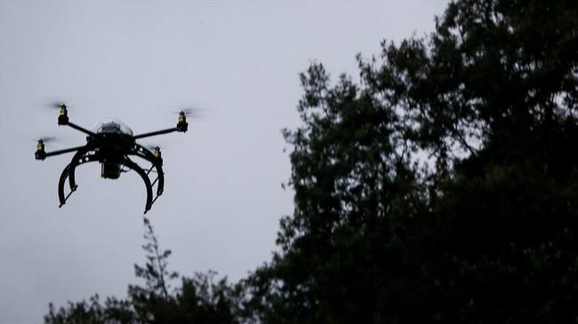 Este fin de semana comenzó en dos municipios del bajo Cauca la fumigación de cultivos ilícitos con glifosato en drones. Foto: Colprensa