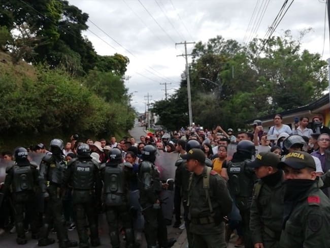 Tensión por enfrentamientos entre estudiantes y Esmad en Popayán. Foto: Cortesía Javier Astaiza