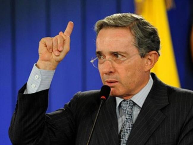 ‘Si el Gobierno ordenara espionajes ilegales, el Presidente tendría que ir a la Cárcel’: Uribe