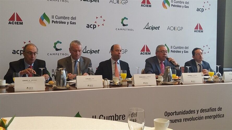 Ejecutivos del sector petrolero. Foto: Andrés González.