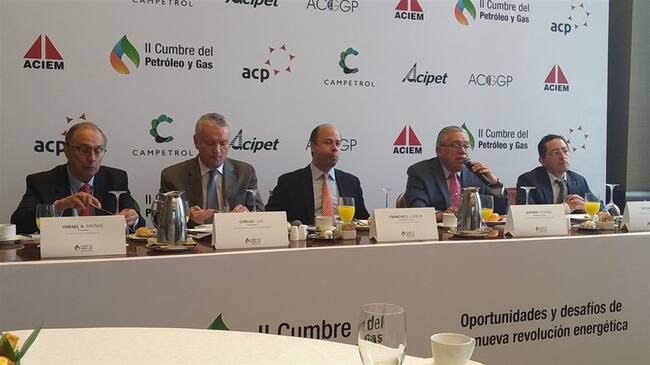 Ejecutivos del sector petrolero. Foto: Andrés González.