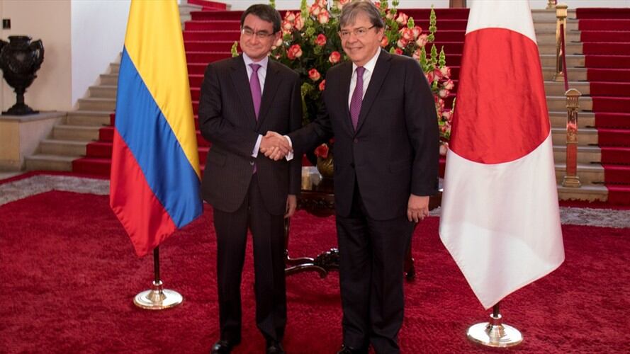 Canciller se reunió con su homólogo de Japón para hablar de cooperación y comercio. Foto: Cancillería