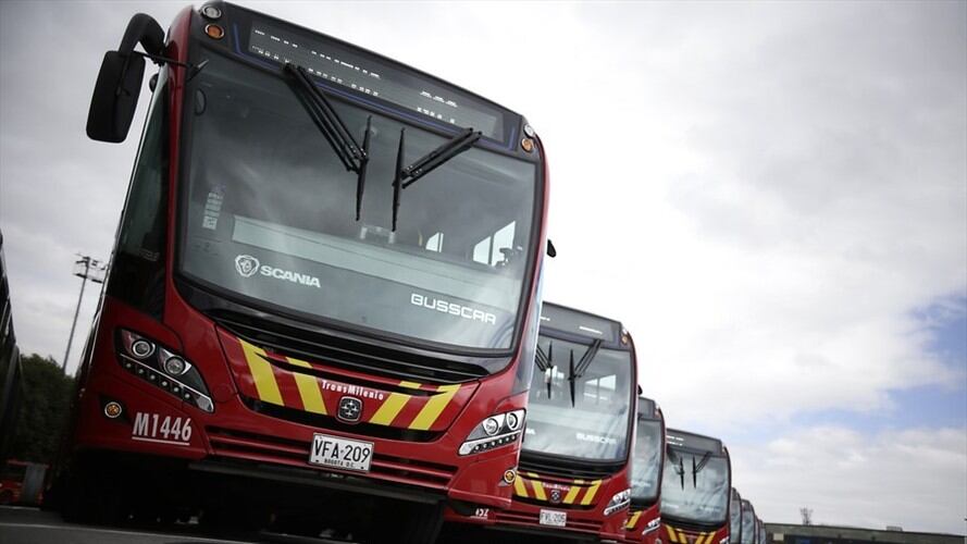 El veedor Distrital, el concejal Carlos Fernando Galán y el director de Camacol Bogotá hablaron en Sigue La W sobre las aglomeraciones que se presentaron en Transmilenio.. Foto: Colprensa - Sergio Acero