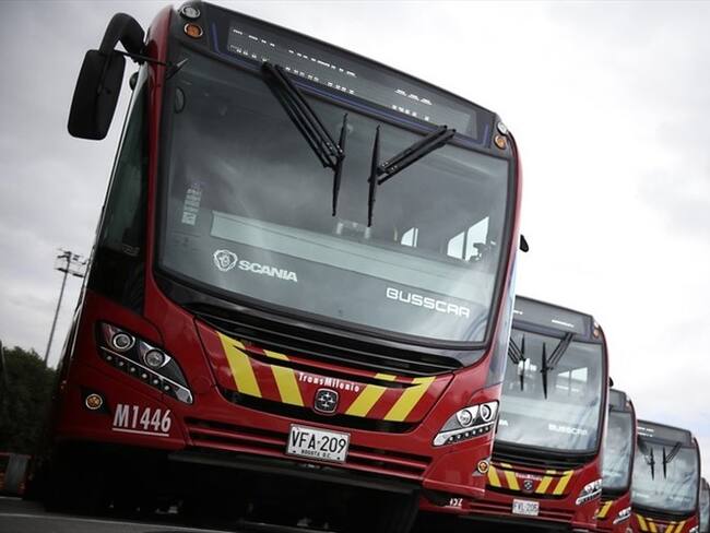 El veedor Distrital, el concejal Carlos Fernando Galán y el director de Camacol Bogotá hablaron en Sigue La W sobre las aglomeraciones que se presentaron en Transmilenio.. Foto: Colprensa - Sergio Acero