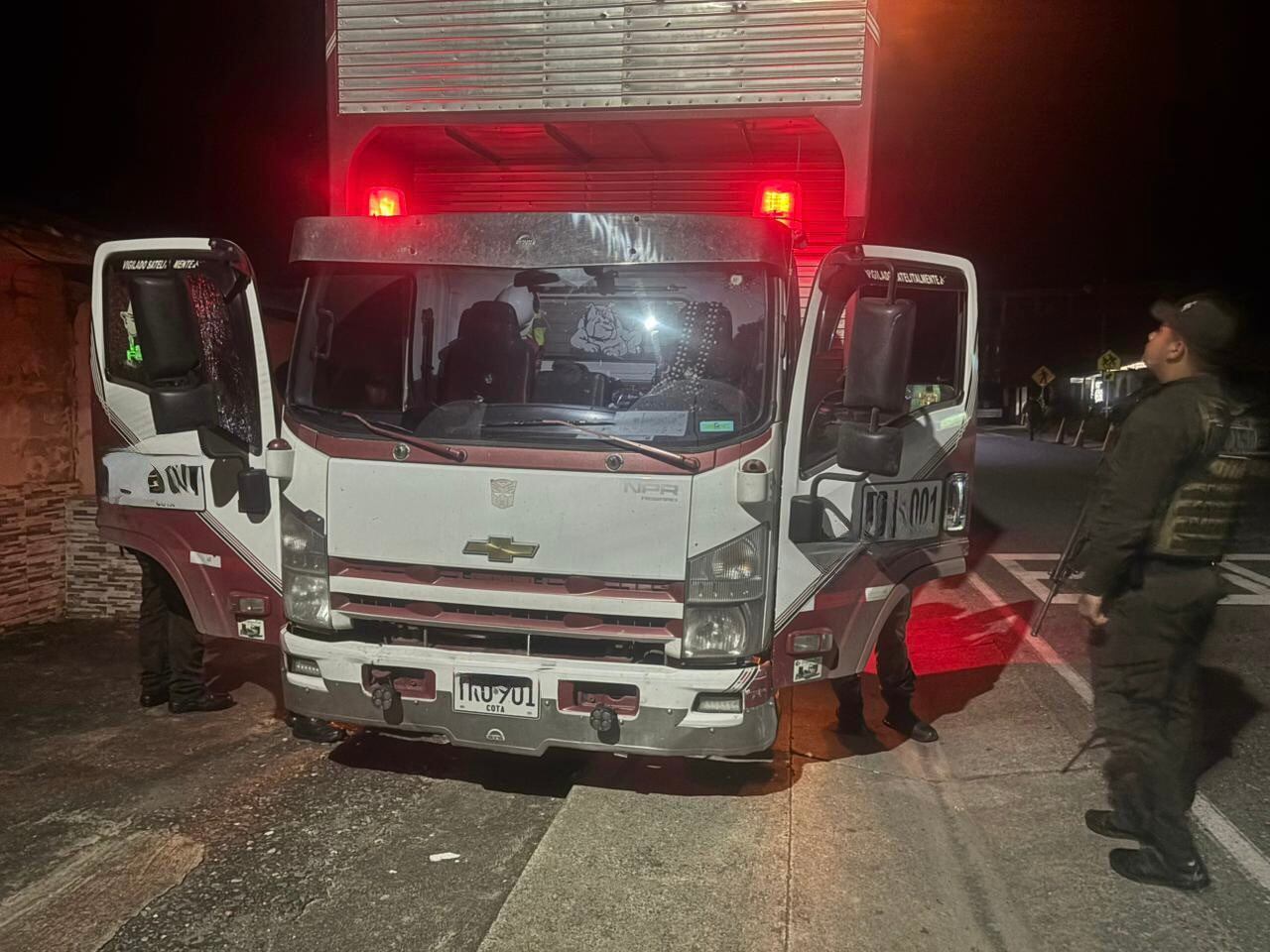 El automor que iba a ser objeto de hurto resultó impactado por armad de fuego. Crédito. Ejército Nacional.