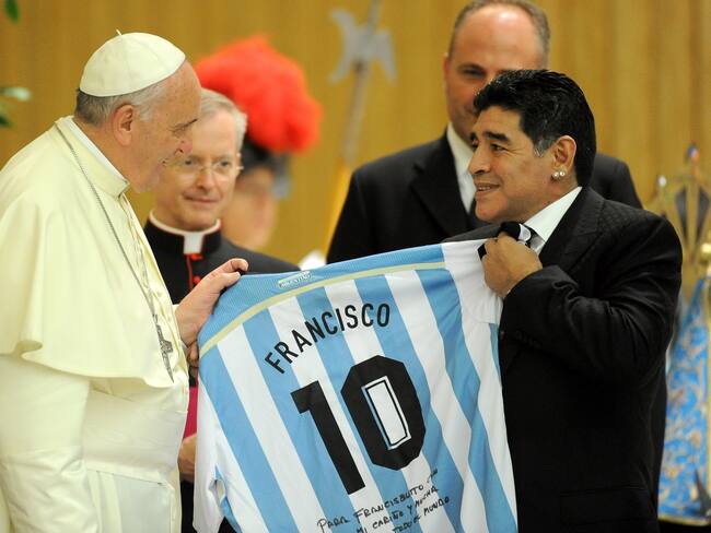 Papa Francisco y Diego Armando Maradona. Foto: Pier Marco Tacca/Getty Images