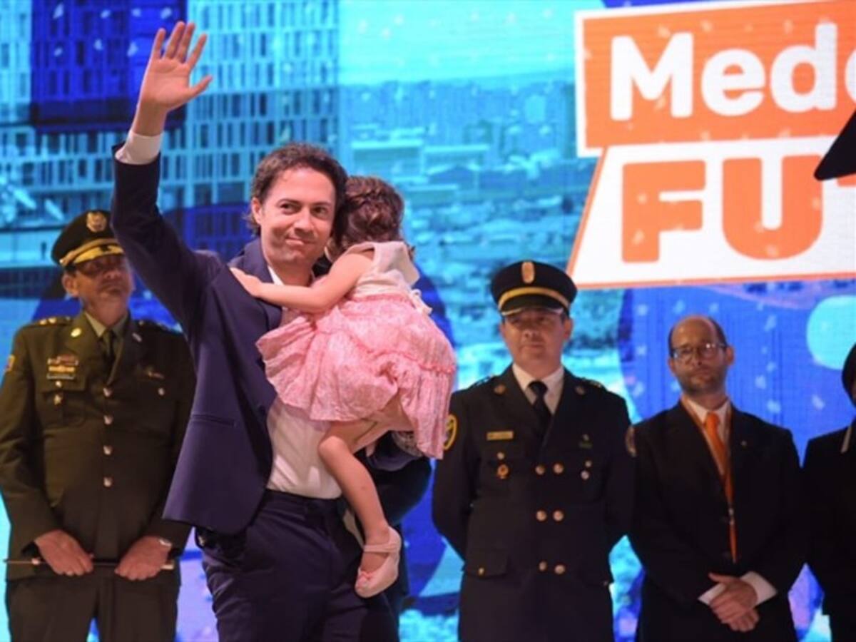 En la calle y con la gente se posesionó Daniel Quintero como alcalde de Medellín