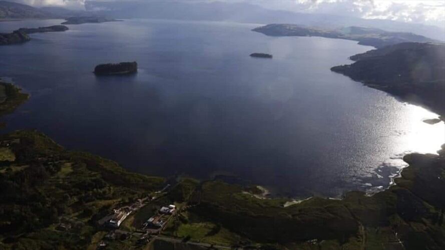 El gobernador de Boyacá, Carlos Amaya, entregó de 3.395 millones de pesos para la construcción de la Planta de Tratamiento de Aguas Residuales (Ptar). Foto: Gobernación Boyacá