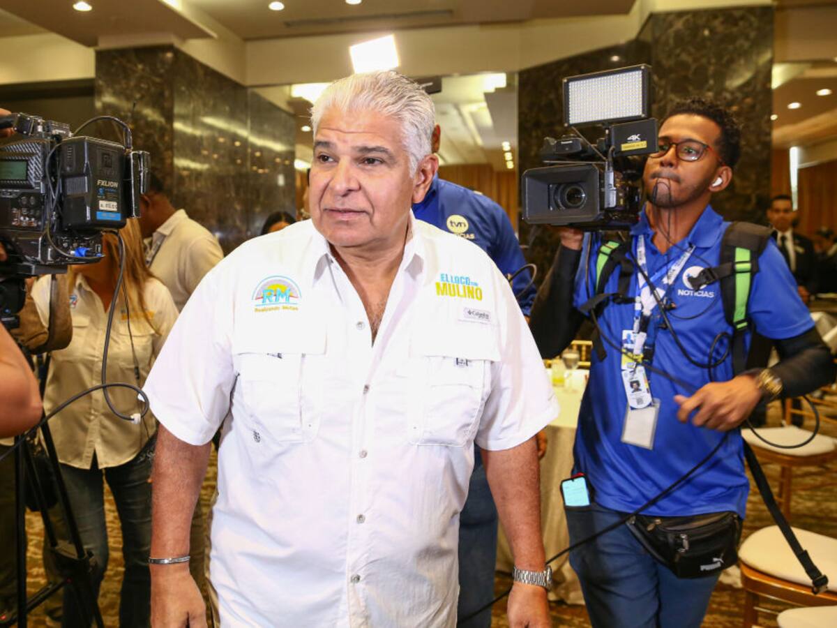 Mulino, el delfín de Martinelli, lidera elecciones en Panamá con el 57 % del escrutinio