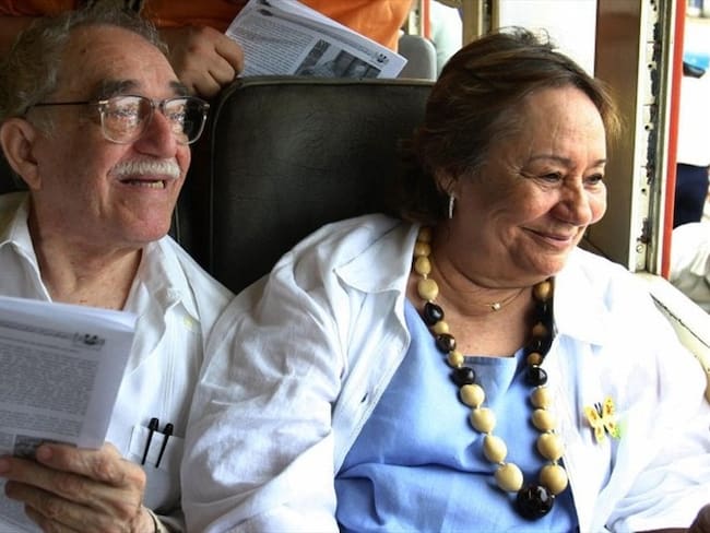 Gabriel García Márquez y su esposa Mercedes Barcha paseando por Barcelona. Foto: Getty Images/ALEJANDRA VEGA