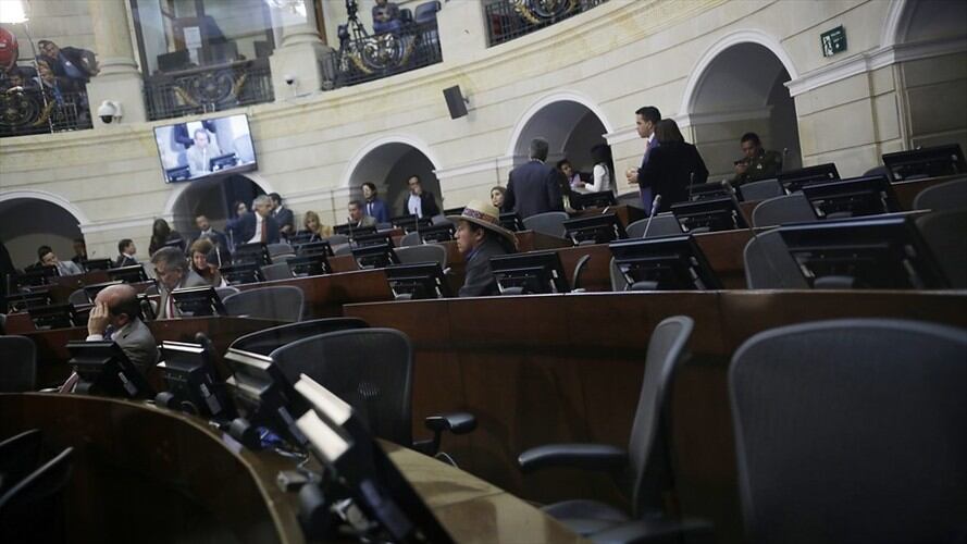 El Gobierno le pidió al Senado aplazar la votación de la polémica ley de modernización del sector TIC hasta el próximo año. Foto: Colprensa