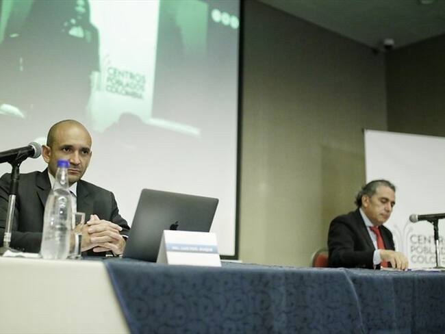 La Unión Temporal Centros Poblados realizó una rueda de prensa presidida por el apoderado judicial, Jorge Pina Ricci y el representante legal, Luis Fernando Duque. Foto: Colprensa / SERGIO ACERO