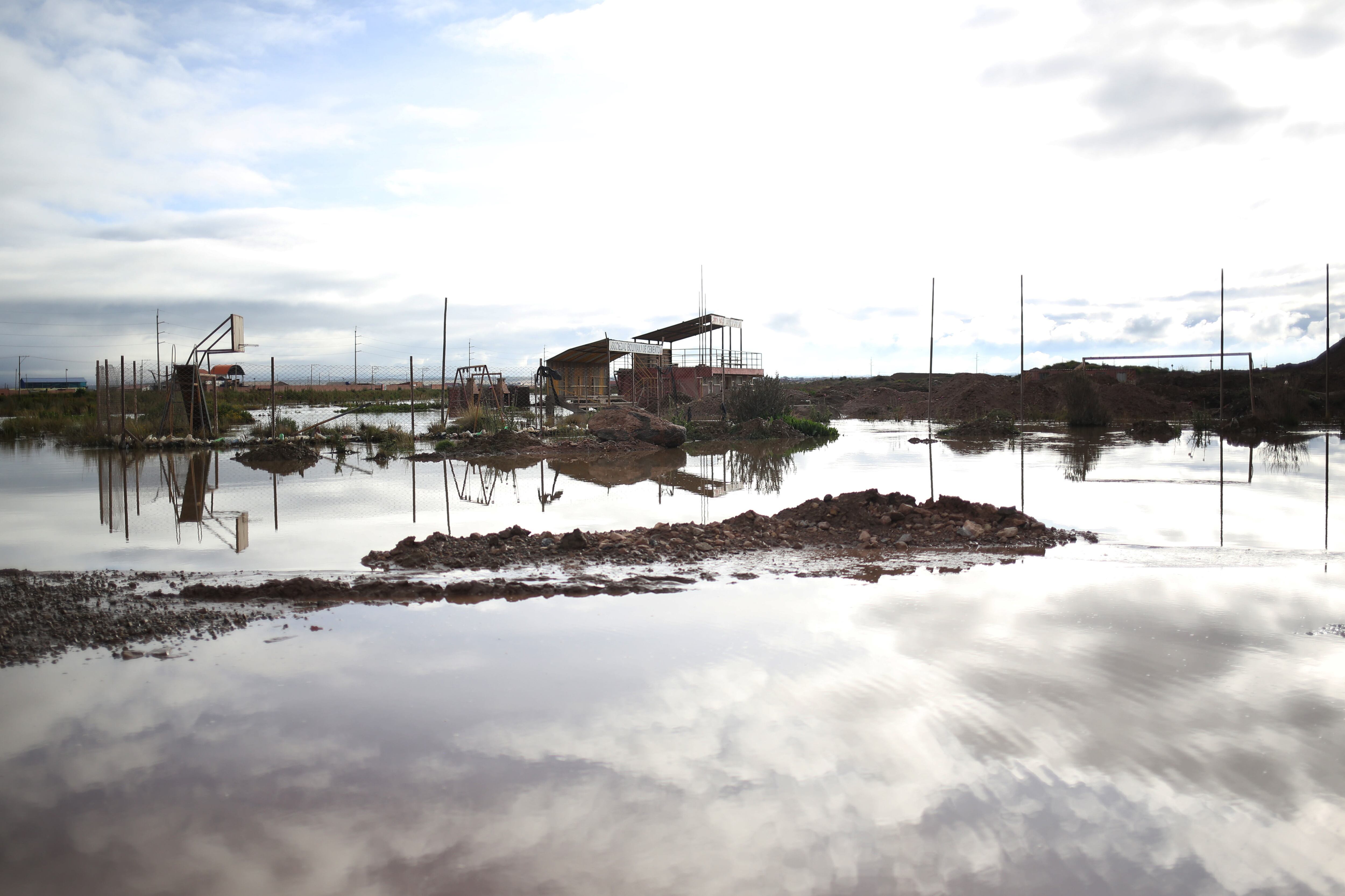 Inundaciones en Viacha (Bolivia). FOTO: EFE/Luis Gandarillas.