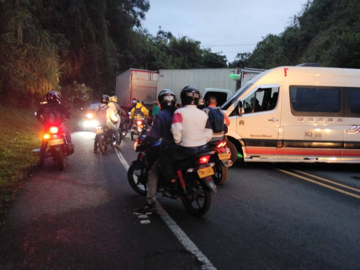 Comunidades bloquean la vía Panamericana en el norte y en el sur del Cauca