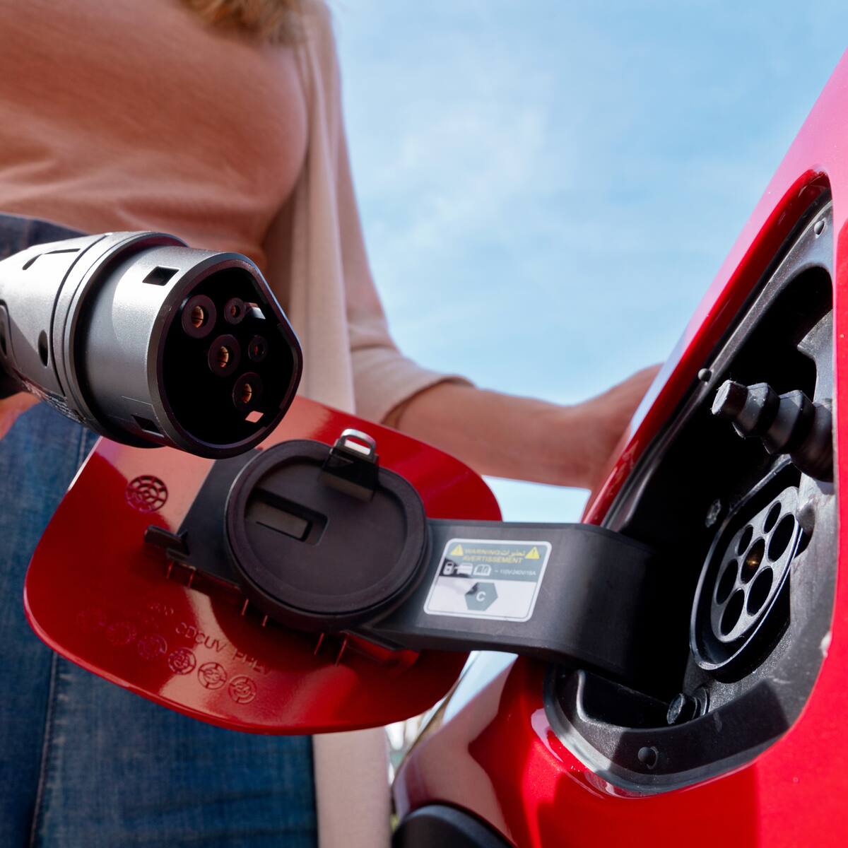 Ventas de carros eléctricos en el país rompieron récord en octubre: las marcas más vendidas