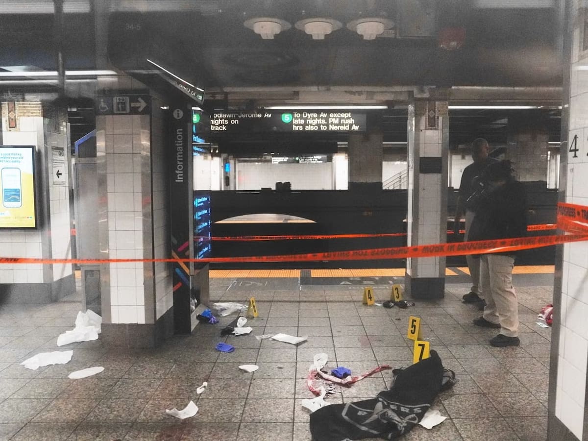 Nueva York: policía mata un hombre que apuñaló varias personas en el metro